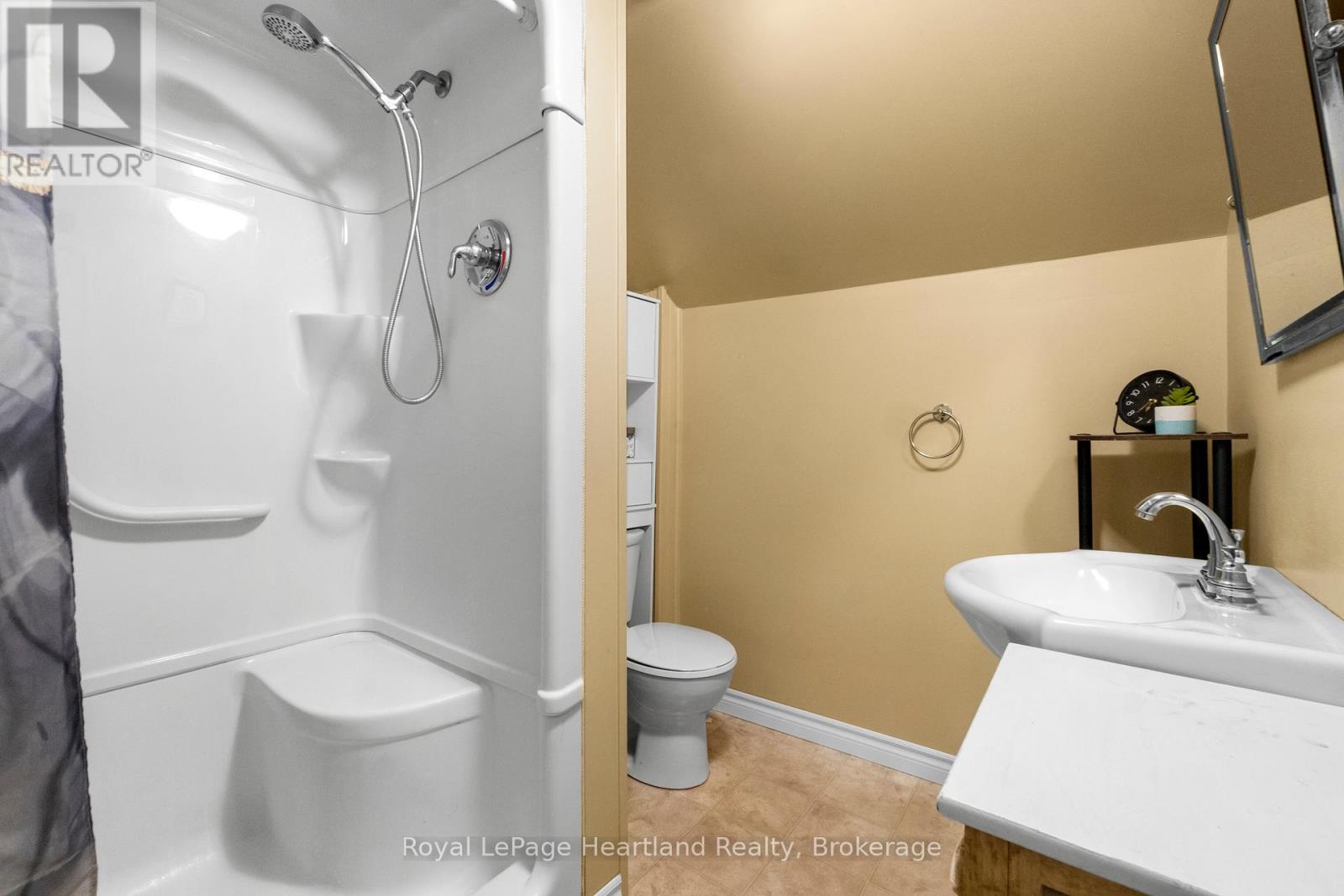 385 Mill Street, North Huron, Ontario N0M 1H0 - Photo 35 - X12513772