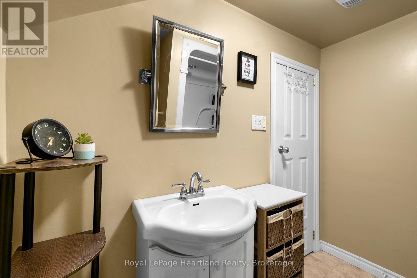 385 Mill Street, North Huron, Ontario N0M 1H0 - Photo 36 - X12513772