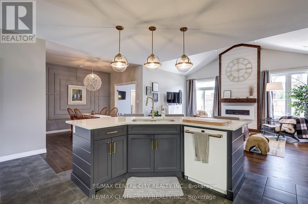 41 Honey Bend, St. Thomas, Ontario N5P 3S6 - Photo 16 - X12513576