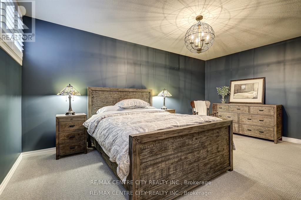 41 Honey Bend, St. Thomas, Ontario N5P 3S6 - Photo 38 - X12513576