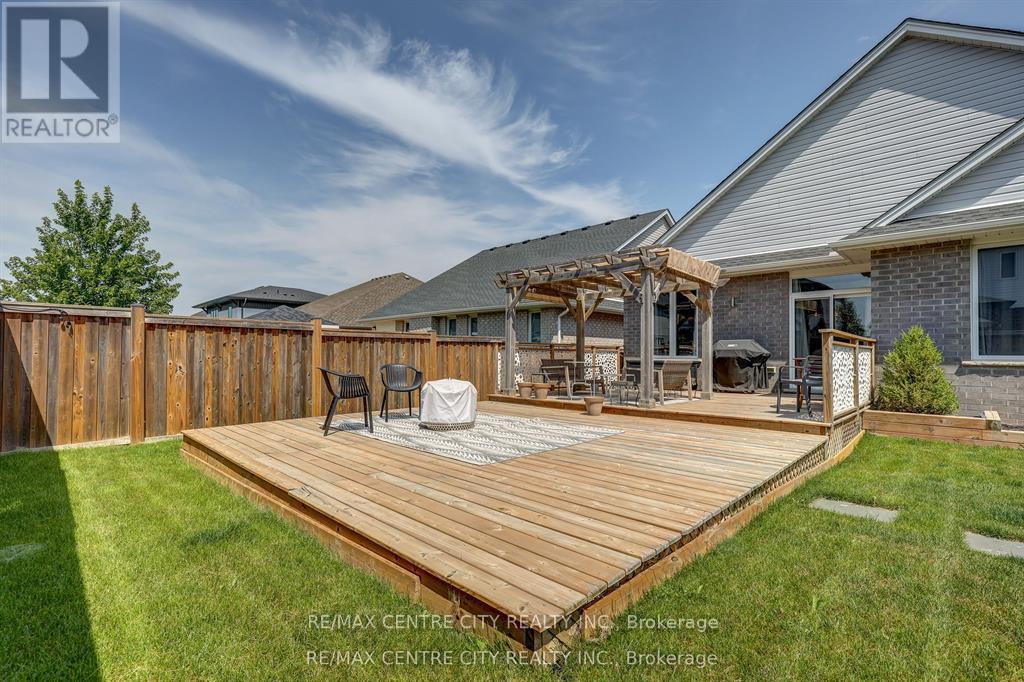 41 Honey Bend, St. Thomas, Ontario N5P 3S6 - Photo 45 - X12513576