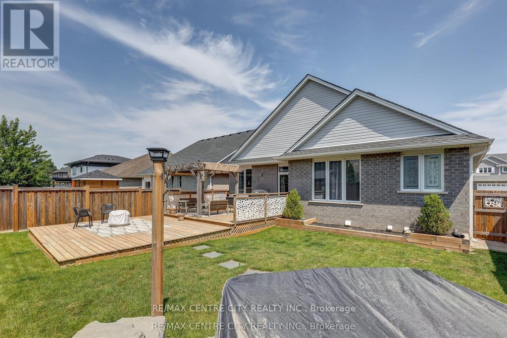 41 Honey Bend, St. Thomas, Ontario N5P 3S6 - Photo 46 - X12513576