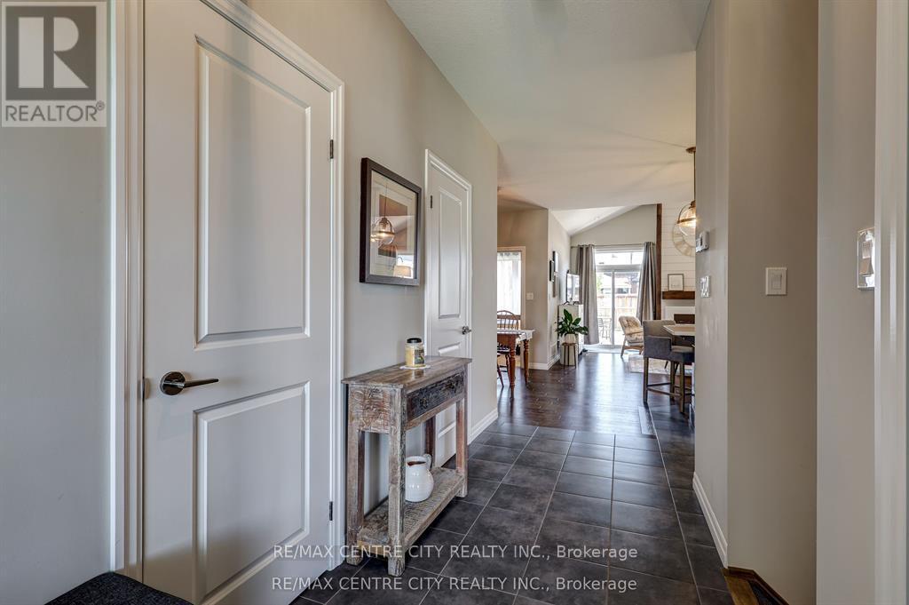41 Honey Bend, St. Thomas, Ontario N5P 3S6 - Photo 7 - X12513576