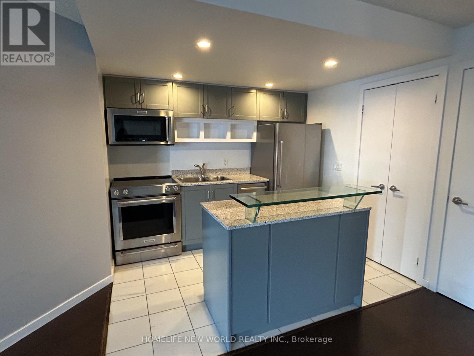 1109 - 8 York Street, Toronto, Ontario M5J 2Y2 - Photo 3 - C12513508