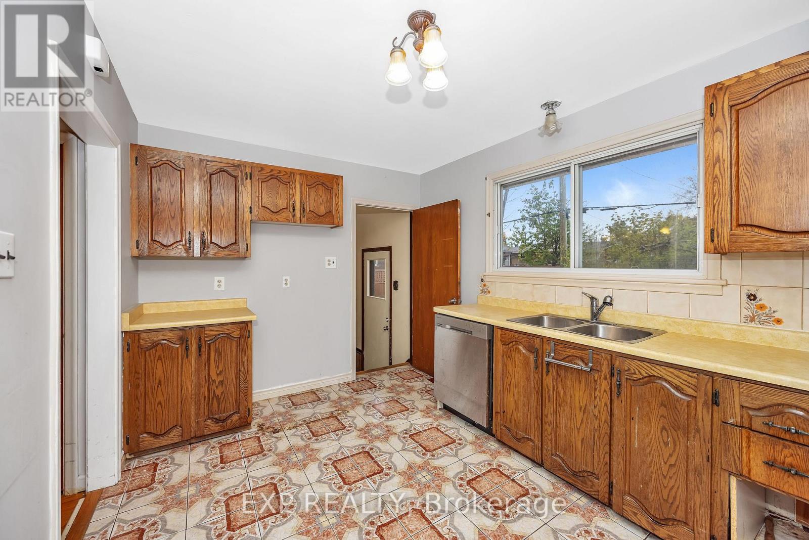 2393 Sheldon Avenue, Ottawa, Ontario  K2C 1K4 - Photo 15 - X12513570