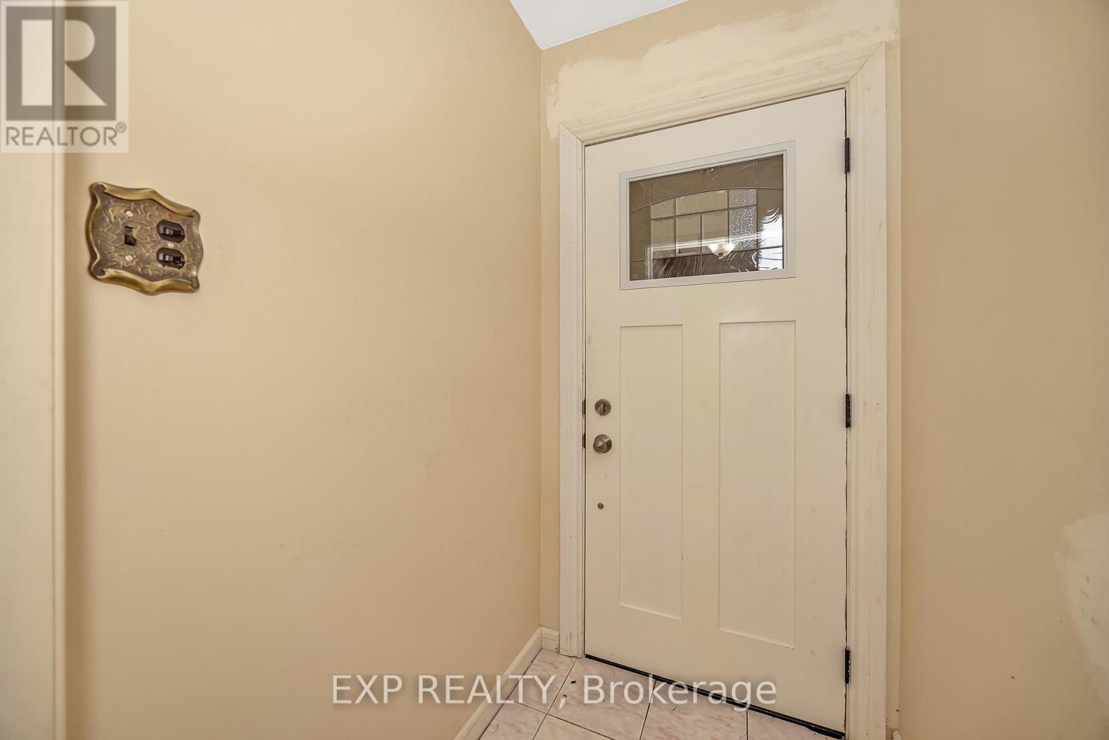 2393 Sheldon Avenue, Ottawa, Ontario  K2C 1K4 - Photo 3 - X12513570