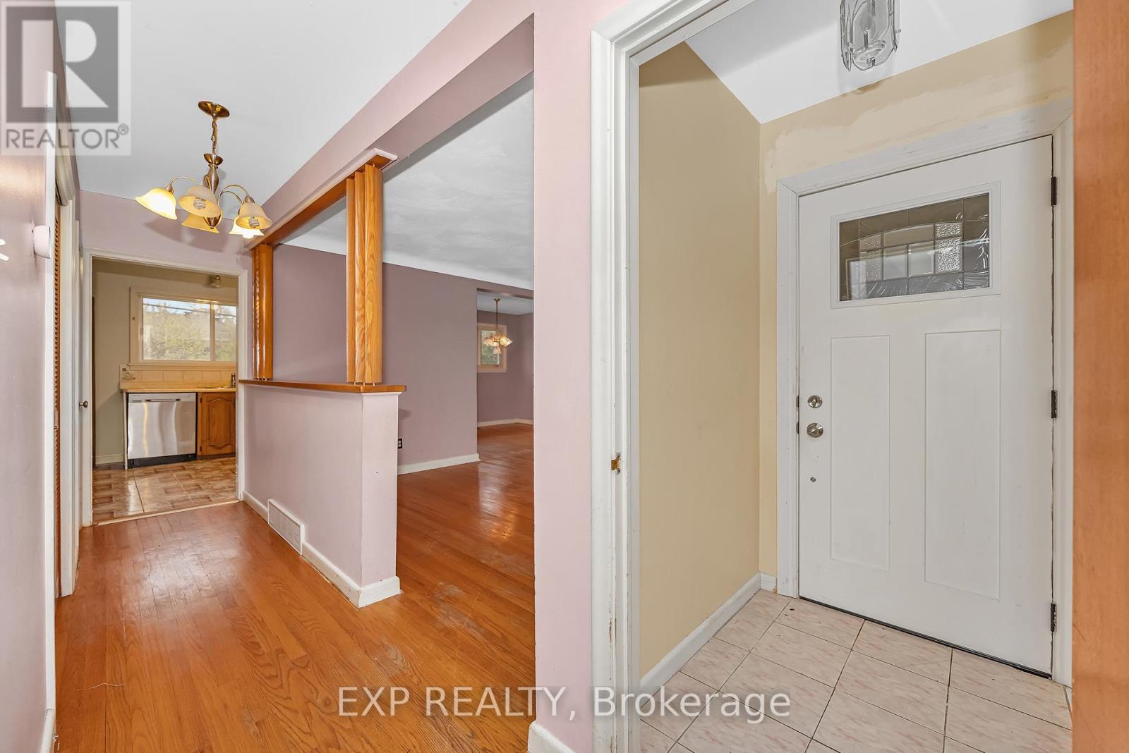 2393 Sheldon Avenue, Ottawa, Ontario  K2C 1K4 - Photo 4 - X12513570