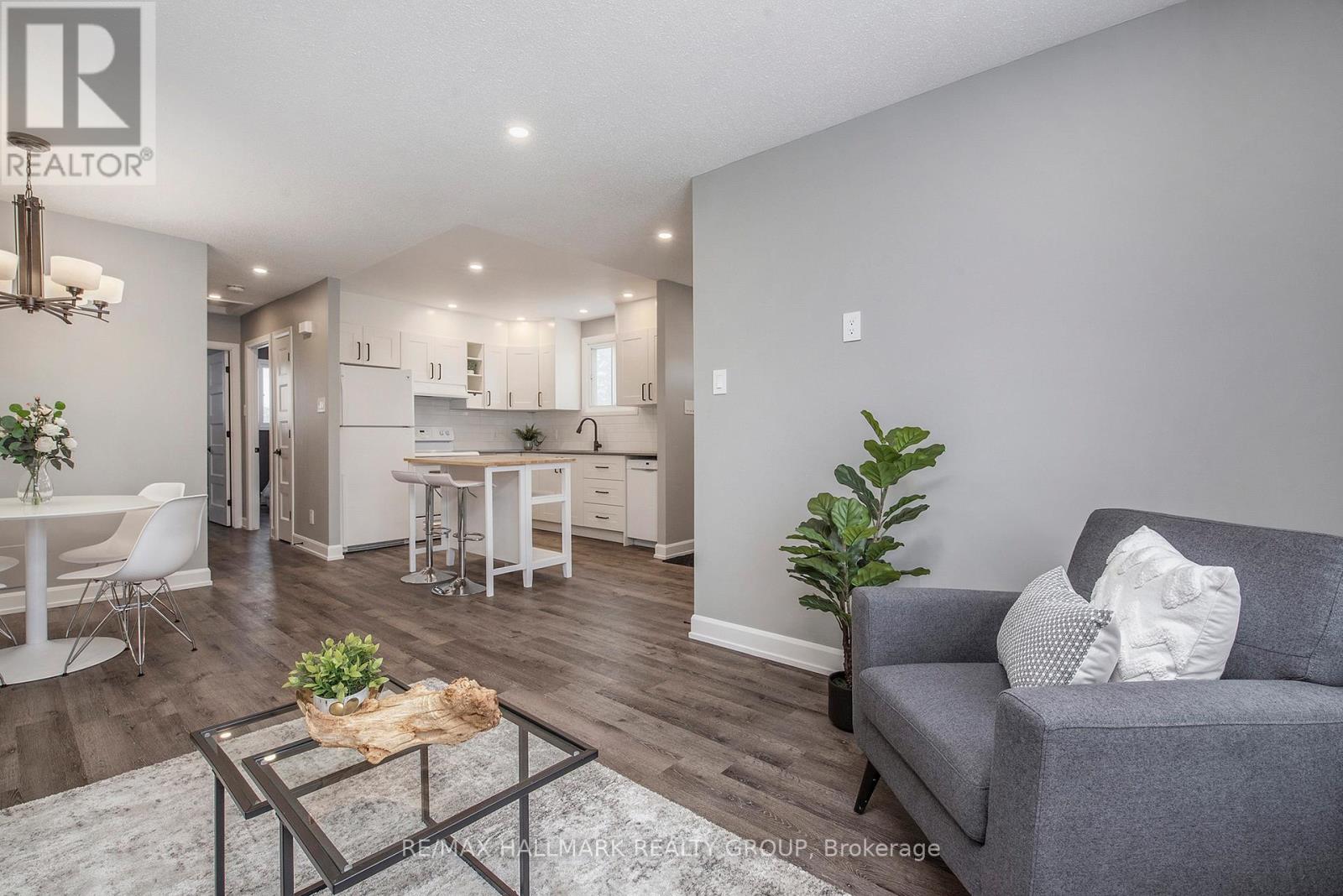 242 Castlefrank Road, Ottawa, Ontario  K2L 1T5 - Photo 3 - X12513778