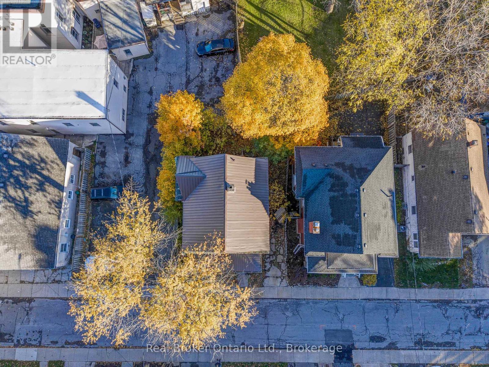 20 Avenue Place, Welland, Ontario  L3B 4B1 - Photo 3 - X12513660