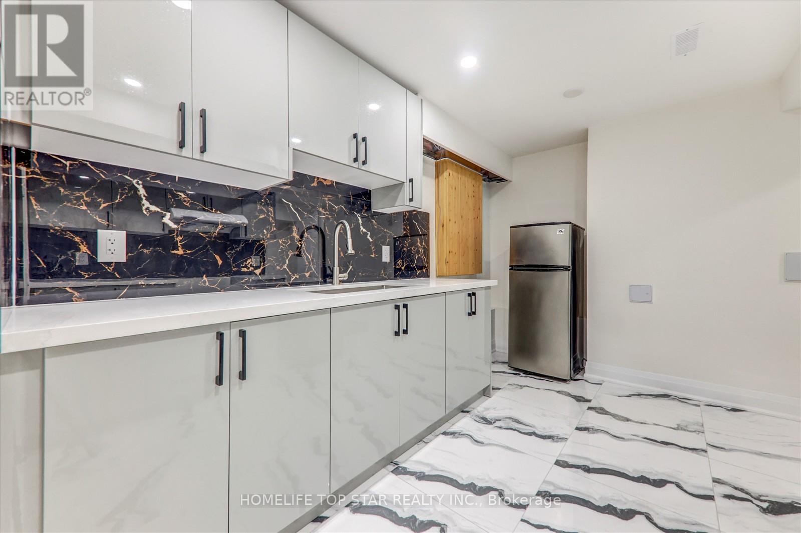 28 Willowbrook Drive, Whitby, Ontario  L1R 1S7 - Photo 8 - E12513464