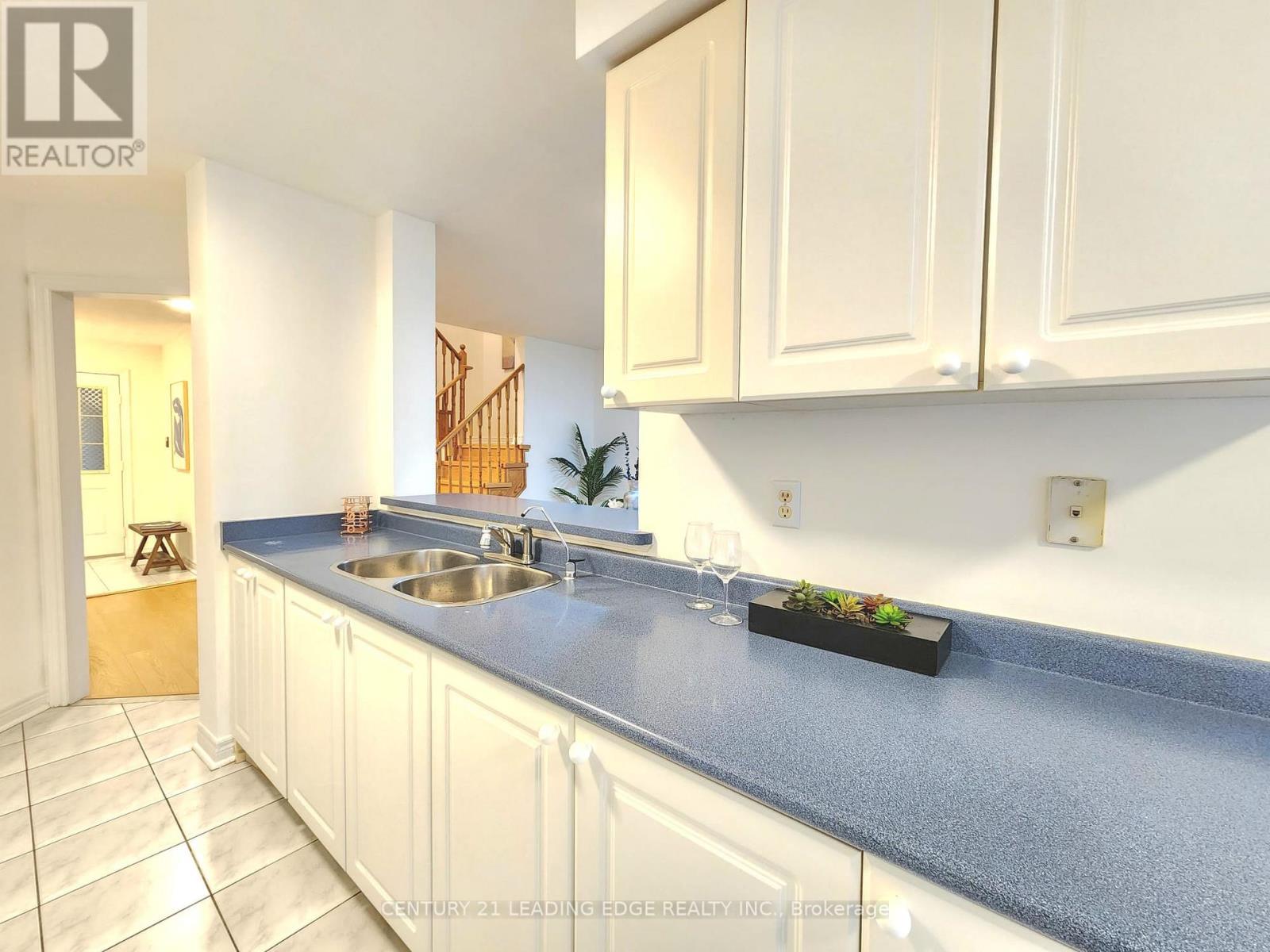 63 Peninsula Crescent, Richmond Hill, Ontario  L4S 1V1 - Photo 17 - N12513494