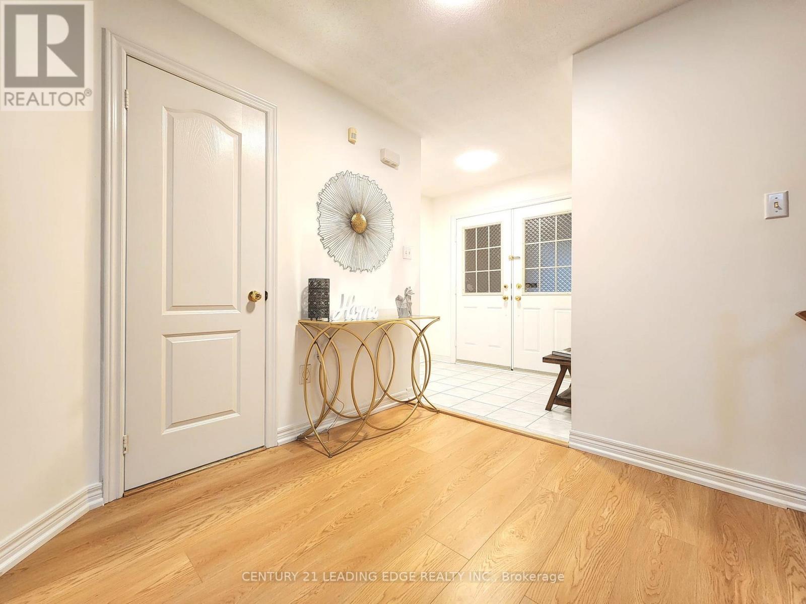 63 Peninsula Crescent, Richmond Hill, Ontario  L4S 1V1 - Photo 3 - N12513494