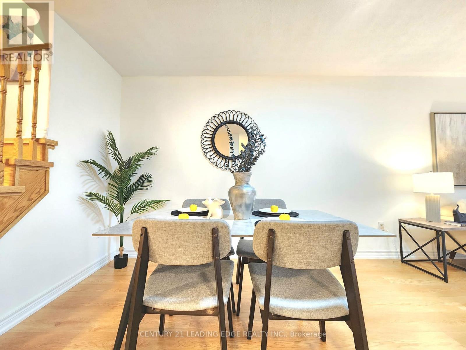 63 Peninsula Crescent, Richmond Hill, Ontario  L4S 1V1 - Photo 7 - N12513494