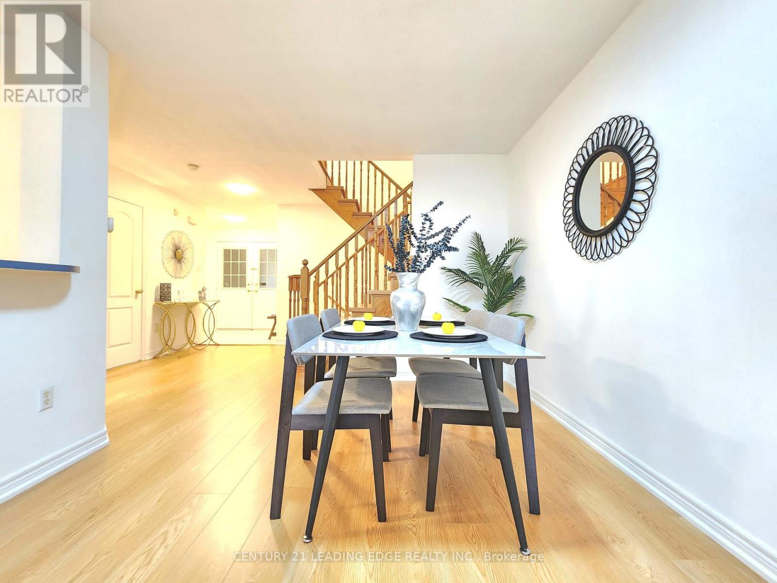 63 Peninsula Crescent, Richmond Hill, Ontario  L4S 1V1 - Photo 9 - N12513494