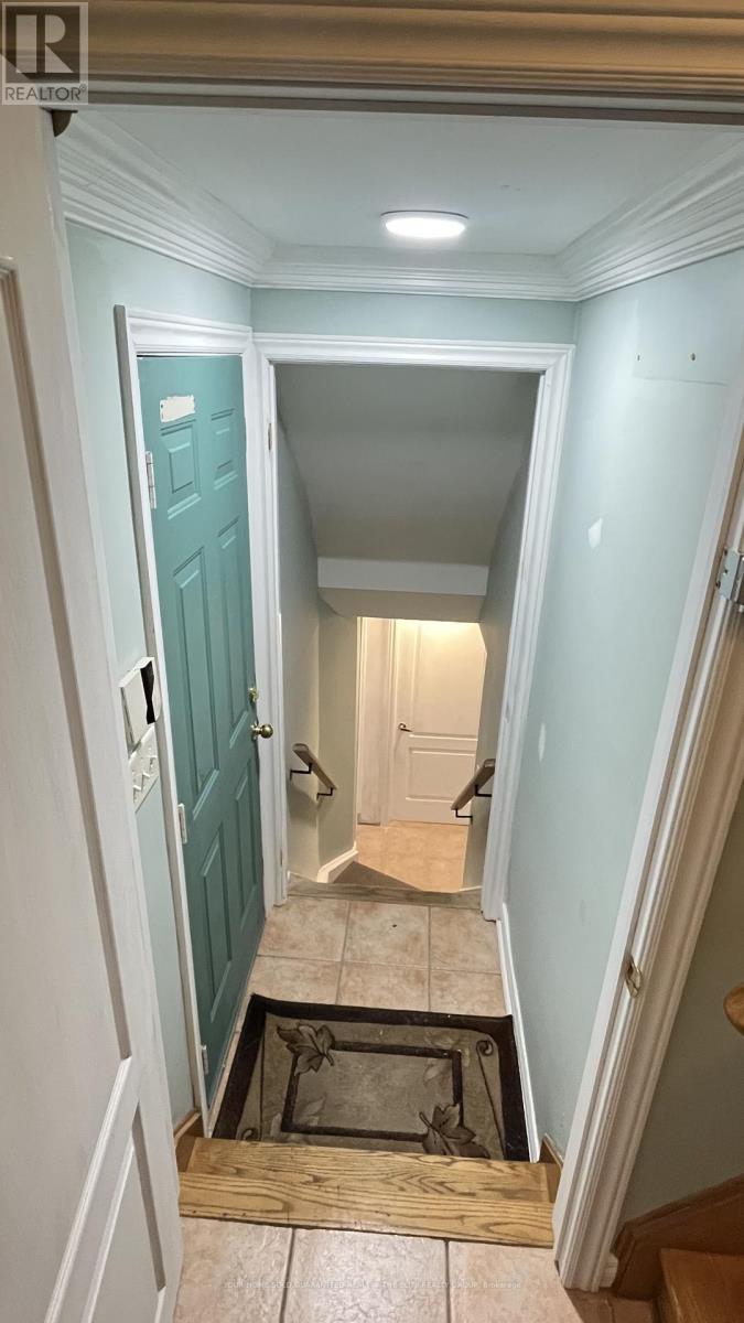 168 Sail Crescent, Vaughan, Ontario  L6A 2Z2 - Photo 3 - N12513548