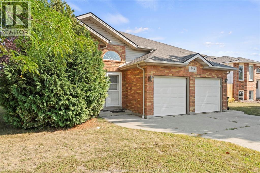 253 Fields Avenue, Lasalle, Ontario N9J 3S3 - Photo 3 - 25028137