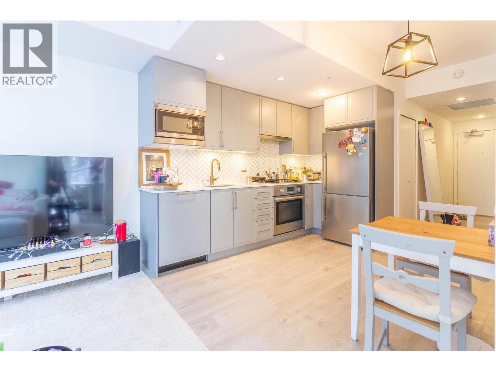 302 2435 Kingsway, Vancouver, British Columbia  V5R 5G8 - Photo 4 - R3033660