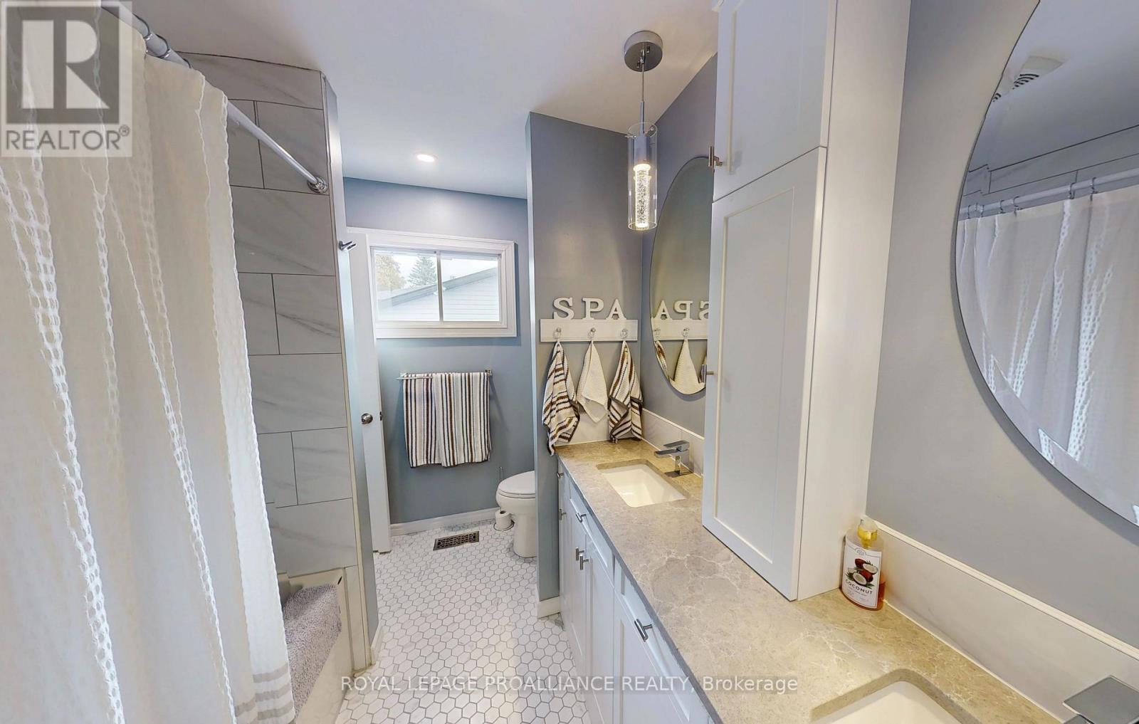 11 Stavebank Road, Belleville, Ontario  K8P 2N7 - Photo 13 - X12513568