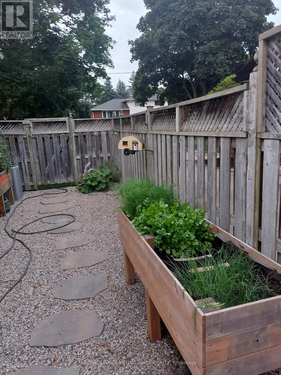 11 Stavebank Road, Belleville, Ontario  K8P 2N7 - Photo 24 - X12513568