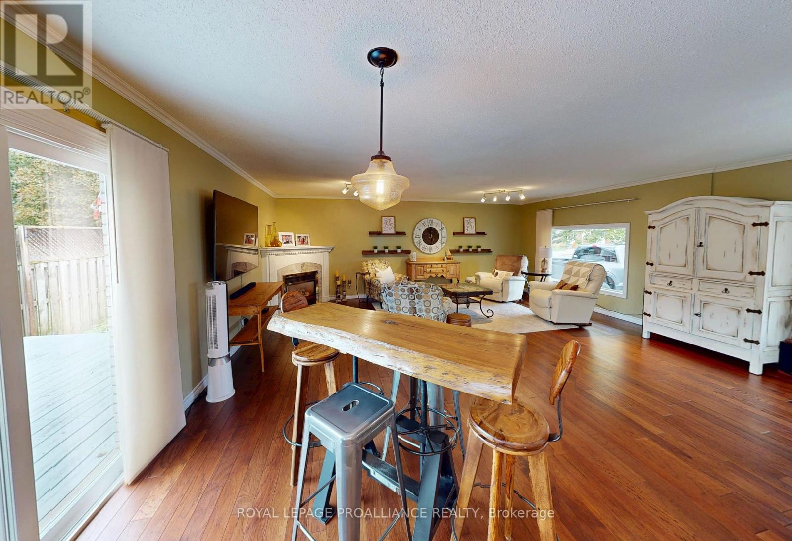 11 Stavebank Road, Belleville, Ontario  K8P 2N7 - Photo 5 - X12513568