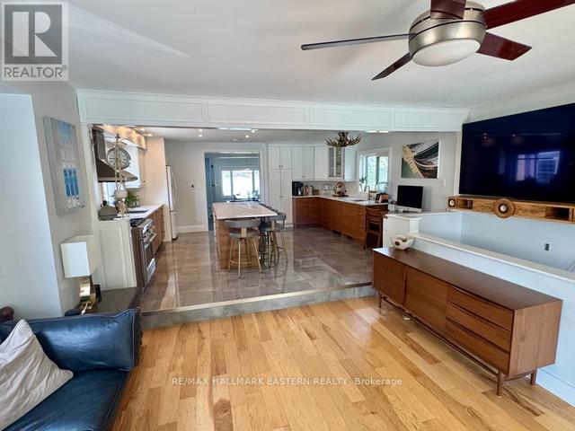 29 Crescent Street, Peterborough, Ontario K9J 2G2 - Photo 10 - X12513736