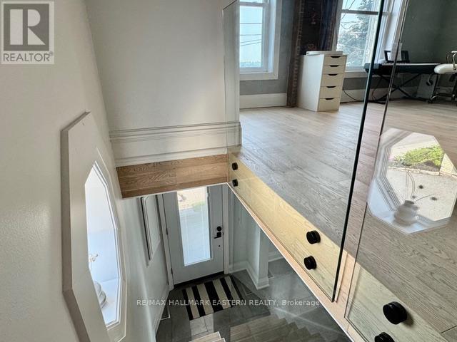 29 Crescent Street, Peterborough, Ontario K9J 2G2 - Photo 11 - X12513736