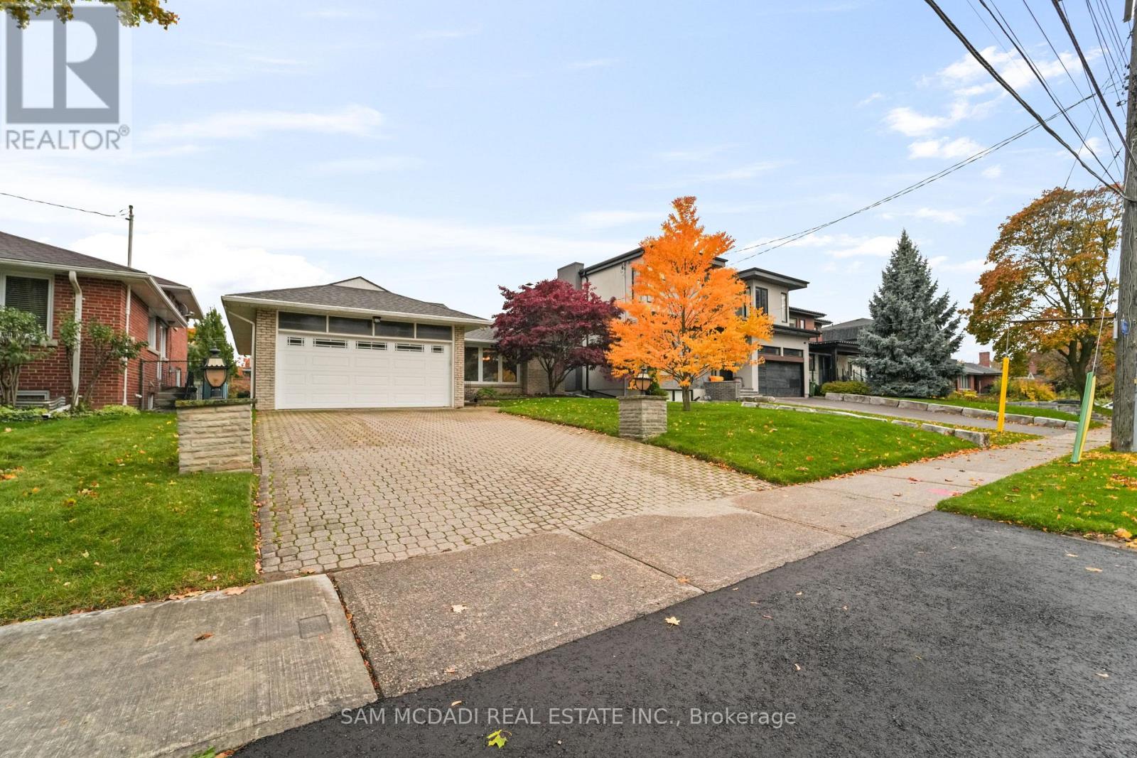 185 RATHBURN ROAD, Toronto, Ontario