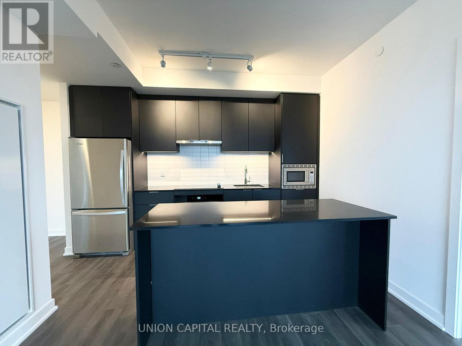 703 - 3071 Trafalgar Road, Oakville, Ontario  L6H 8C6 - Photo 3 - W12513472