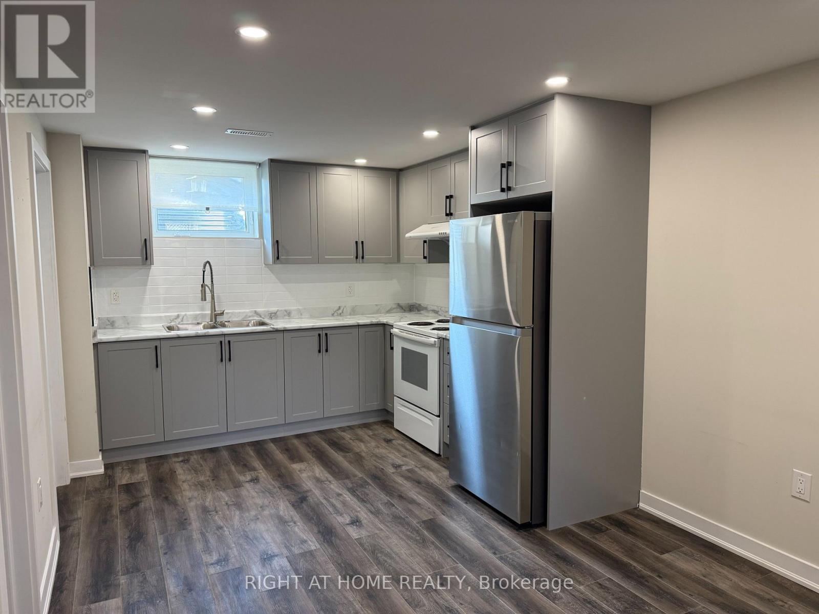 315 Kipling Avenue, Toronto, Ontario  M8V 3K6 - Photo 3 - W12513474