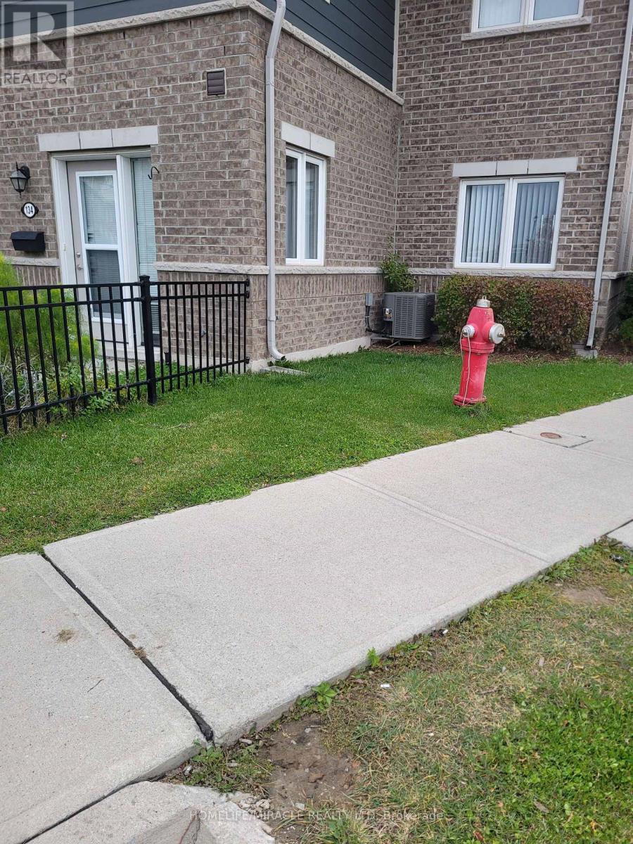 134 - 250 Sunny Meadow Boulevard, Brampton, Ontario  L6R 3Y7 - Photo 5 - W12513478
