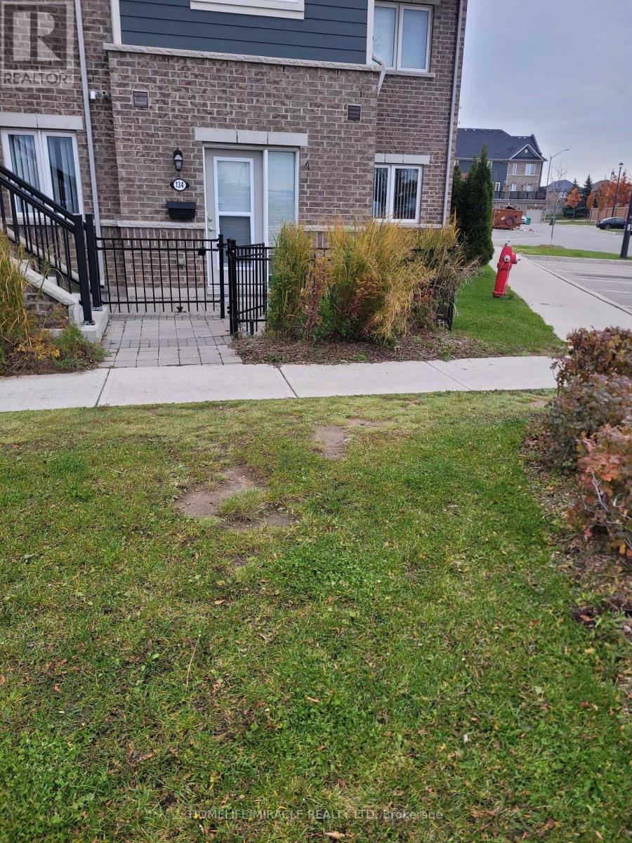 134 - 250 Sunny Meadow Boulevard, Brampton, Ontario  L6R 3Y7 - Photo 7 - W12513478