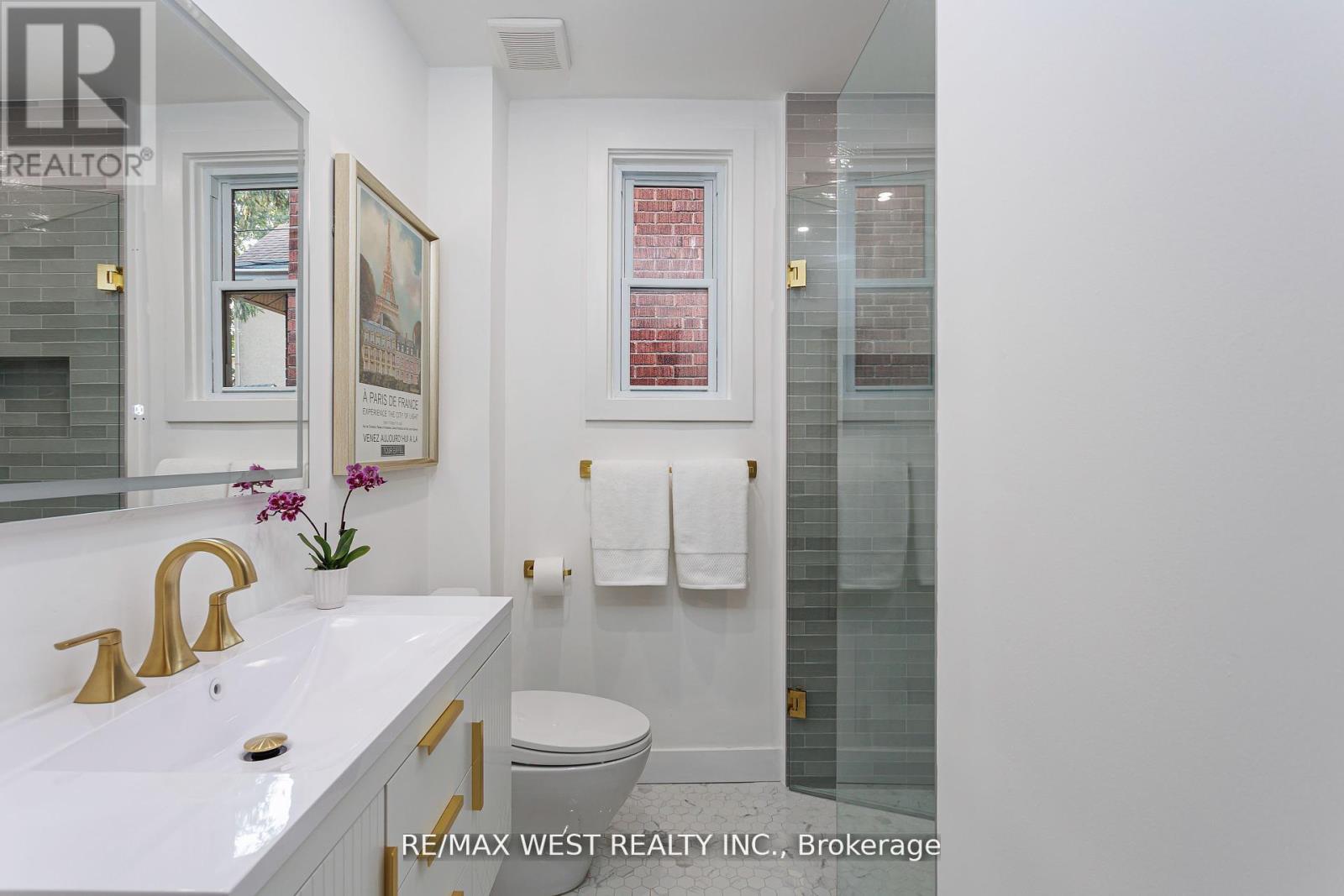 12 Brentwood Road S, Toronto, Ontario  M8Z 3N2 - Photo 11 - W12513482