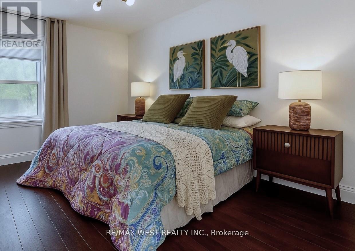 12 Brentwood Road S, Toronto, Ontario  M8Z 3N2 - Photo 12 - W12513482