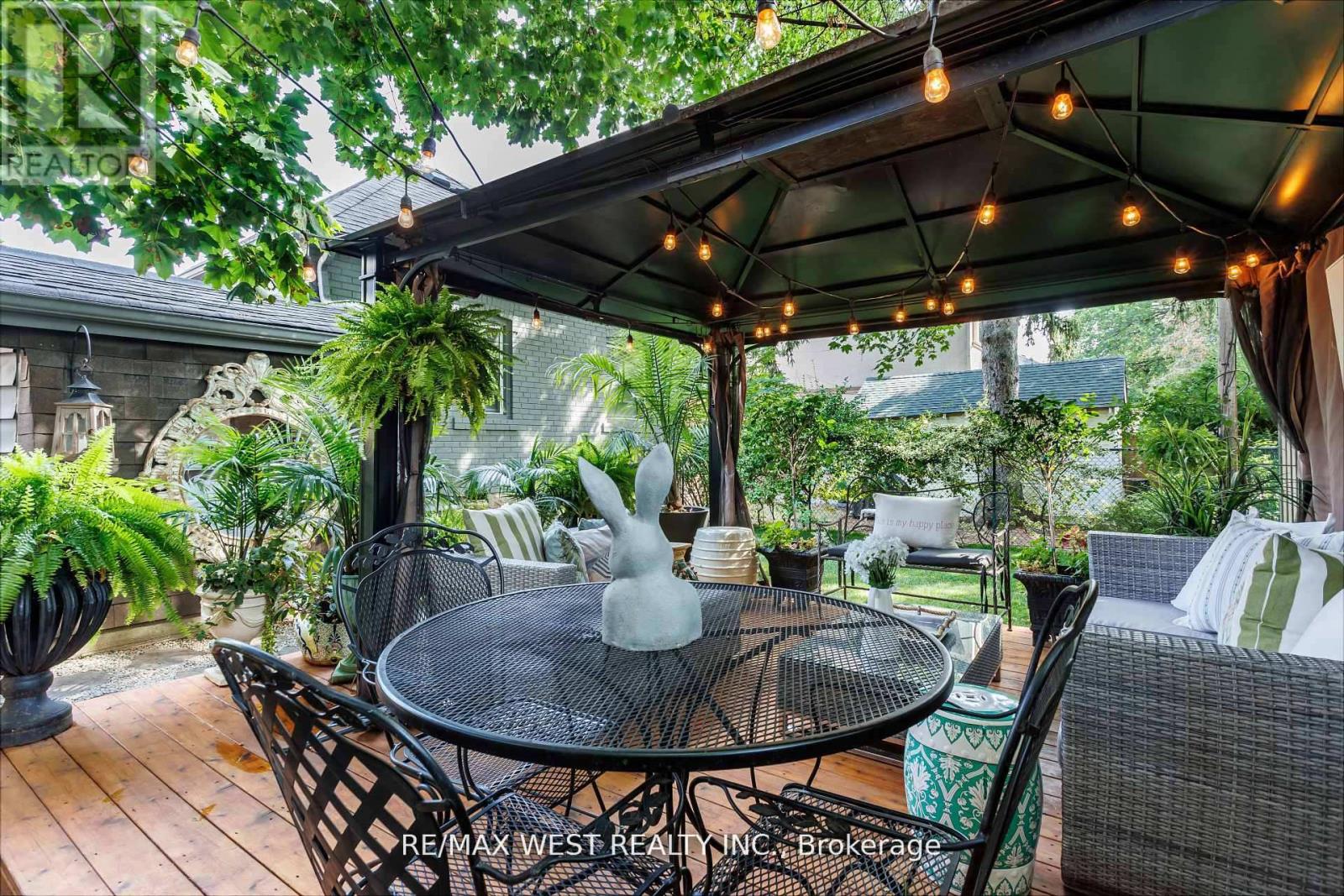 12 Brentwood Road S, Toronto, Ontario  M8Z 3N2 - Photo 2 - W12513482