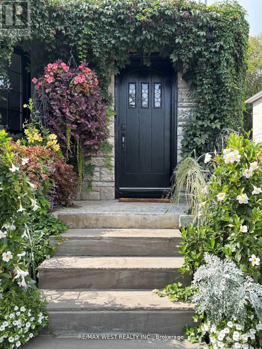 12 Brentwood Road S, Toronto, Ontario  M8Z 3N2 - Photo 23 - W12513482