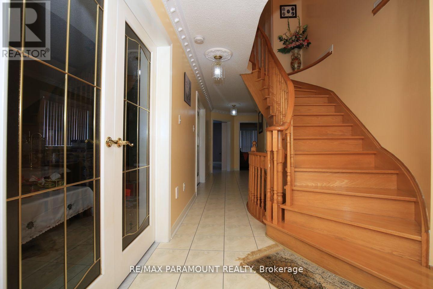 Upper - 39 Octillo Boulevard, Brampton, Ontario  L6R 2P6 - Photo 2 - W12513490