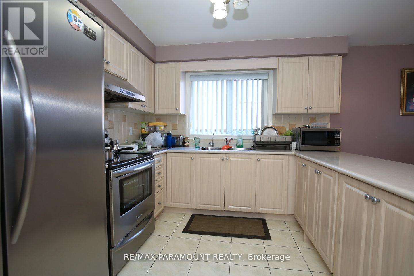Upper - 39 Octillo Boulevard, Brampton, Ontario  L6R 2P6 - Photo 4 - W12513490