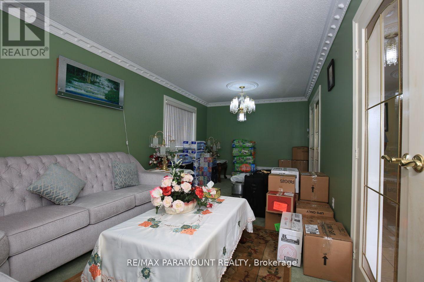 Upper - 39 Octillo Boulevard, Brampton, Ontario  L6R 2P6 - Photo 7 - W12513490