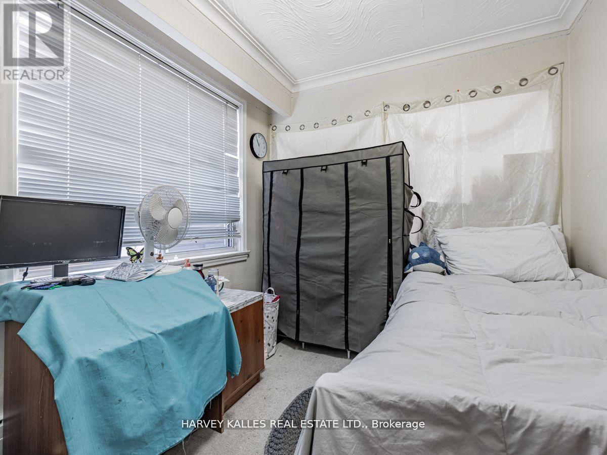 6 Carrington Avenue, Toronto, Ontario  M6E 2C3 - Photo 13 - W12513536