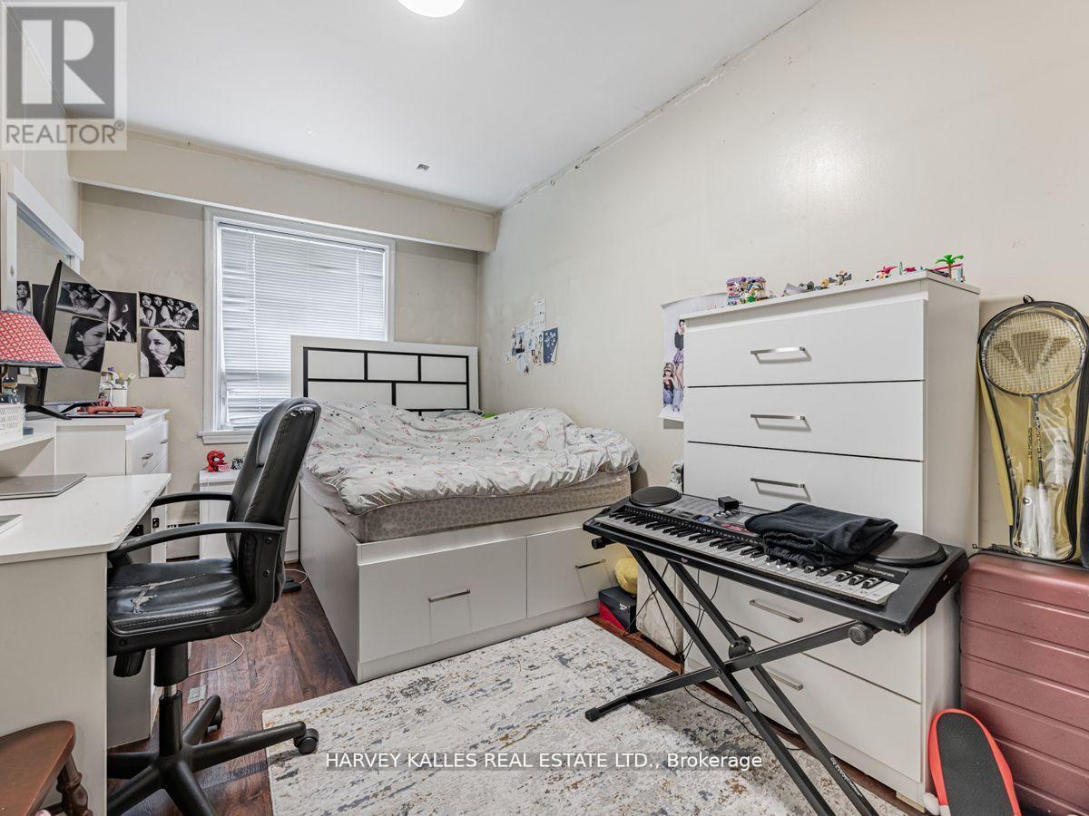 6 Carrington Avenue, Toronto, Ontario  M6E 2C3 - Photo 15 - W12513536