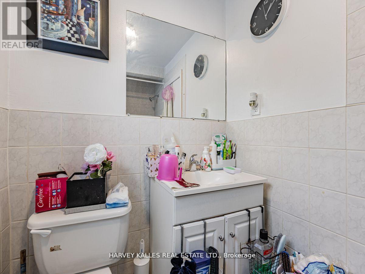 6 Carrington Avenue, Toronto, Ontario  M6E 2C3 - Photo 16 - W12513536