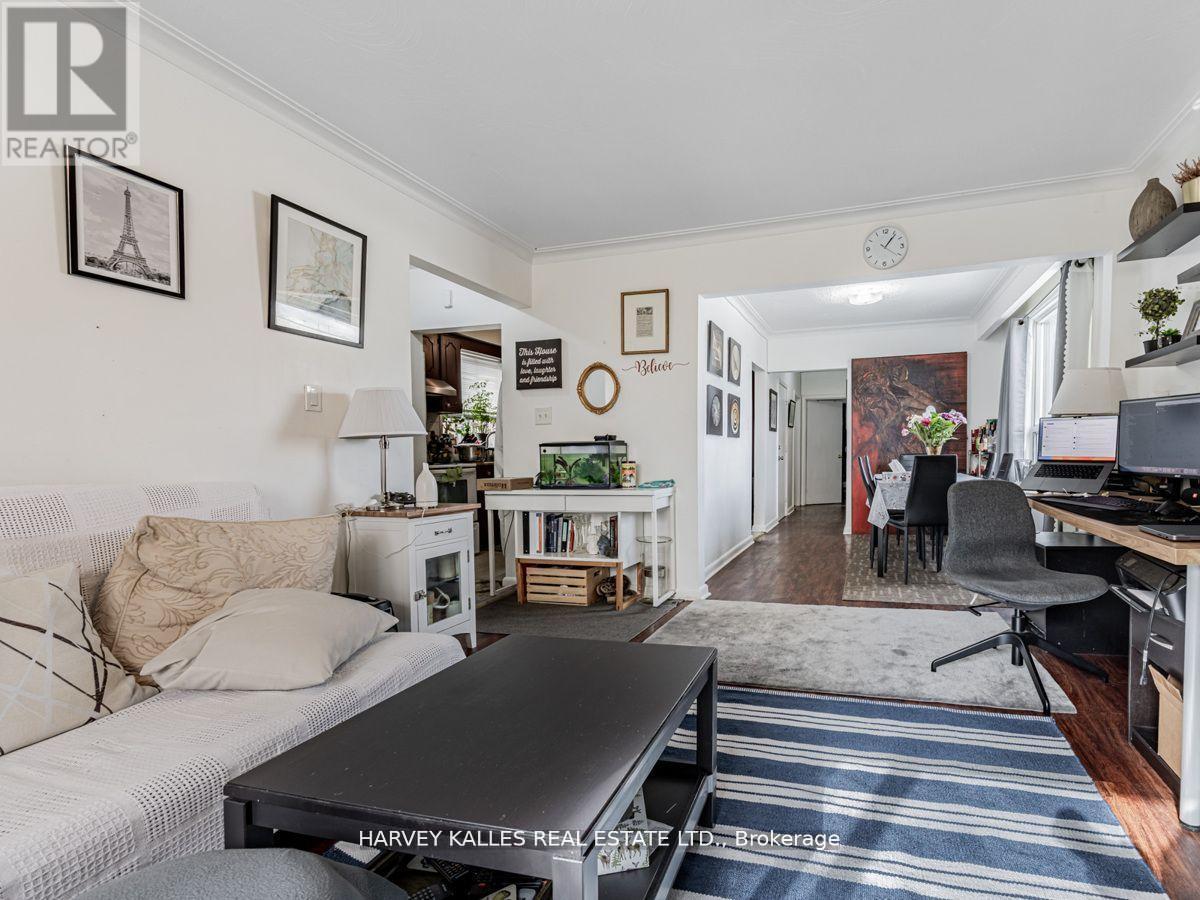 6 Carrington Avenue, Toronto, Ontario  M6E 2C3 - Photo 18 - W12513536