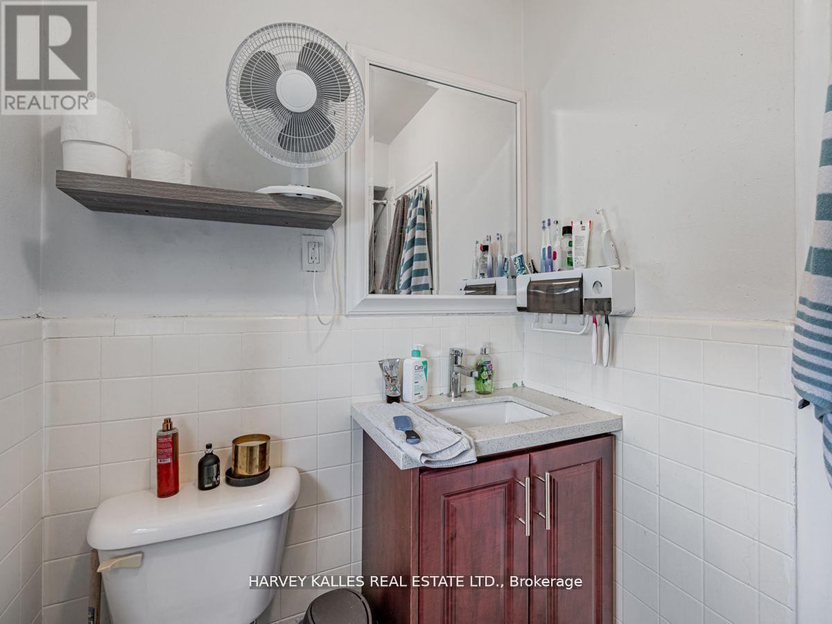 6 Carrington Avenue, Toronto, Ontario  M6E 2C3 - Photo 22 - W12513536