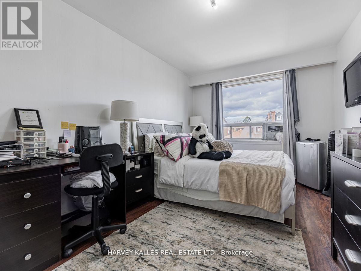 6 Carrington Avenue, Toronto, Ontario  M6E 2C3 - Photo 23 - W12513536