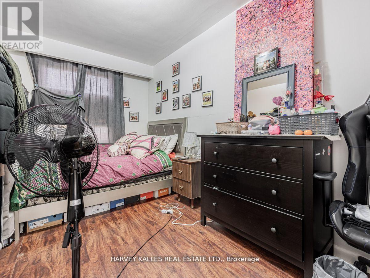 6 Carrington Avenue, Toronto, Ontario  M6E 2C3 - Photo 24 - W12513536