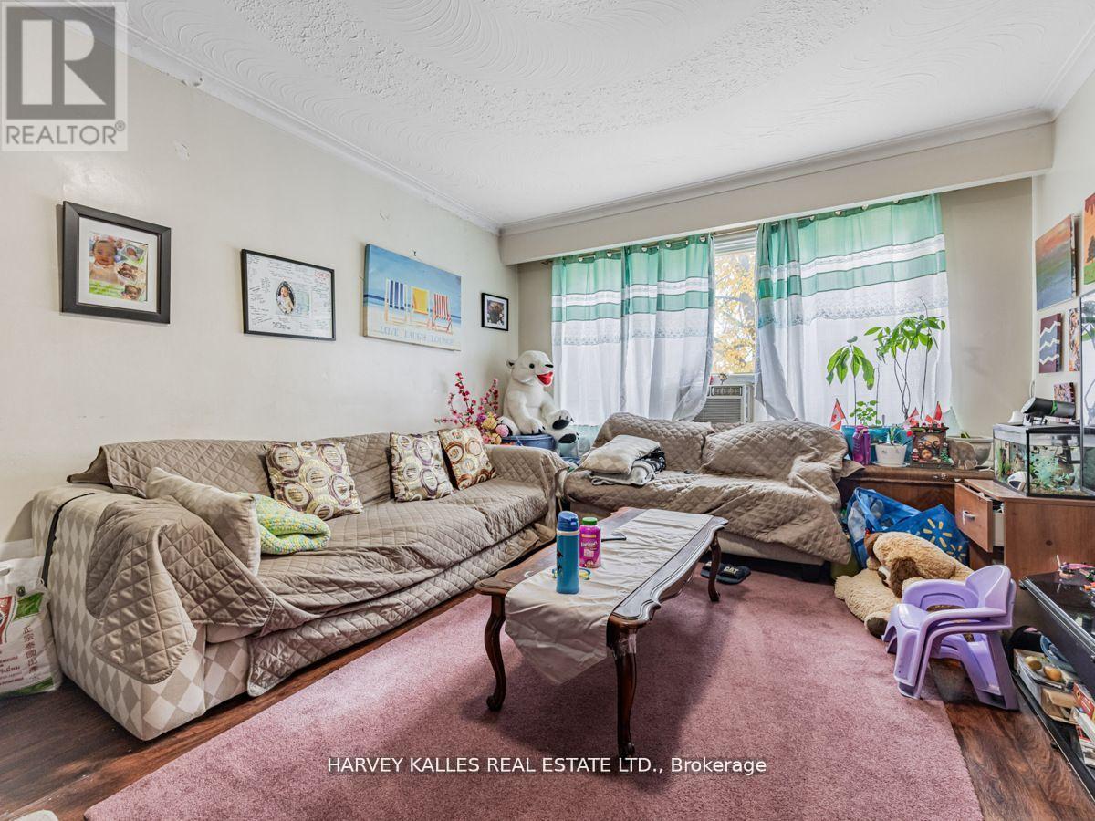 6 Carrington Avenue, Toronto, Ontario  M6E 2C3 - Photo 9 - W12513536