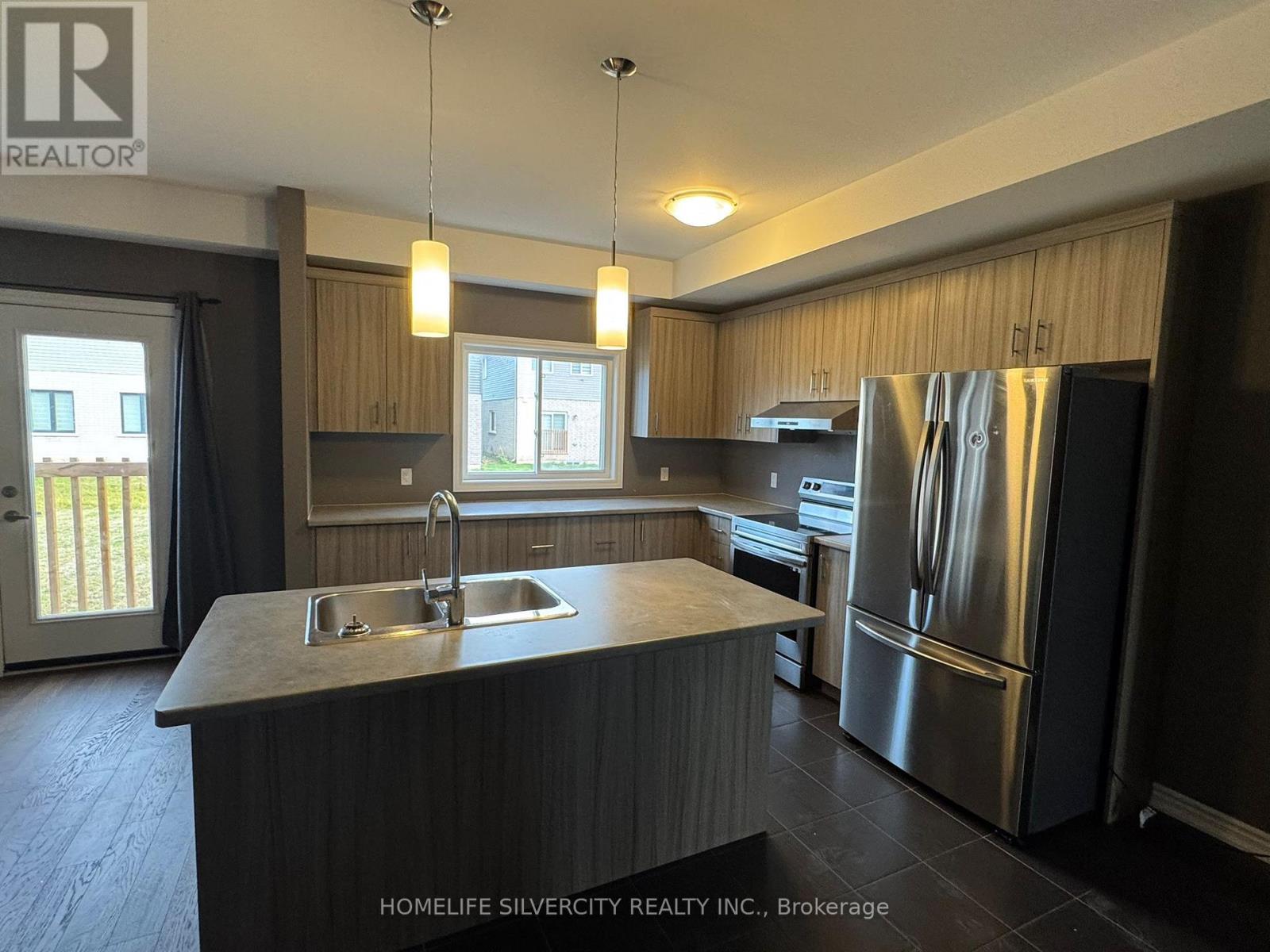 25 Mclaughlin Street, Welland, Ontario  L3B 0J9 - Photo 4 - X12513484