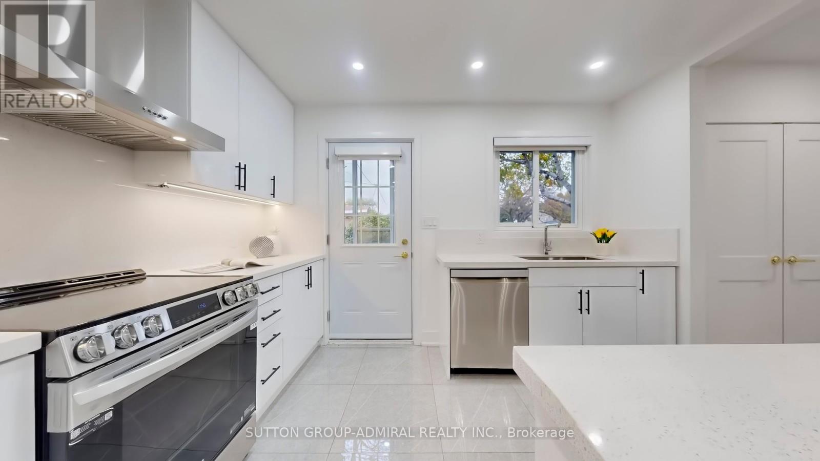 105 Baltray Crescent, Toronto, Ontario  M3A 2H5 - Photo 7 - C12513668