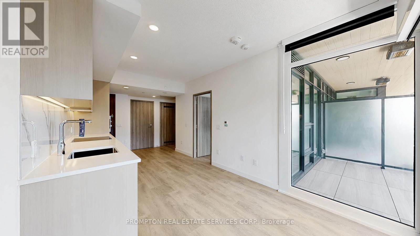 5801 - 3 Concord Cityplace Way, Toronto, Ontario  M5V 0X4 - Photo 3 - C12513672