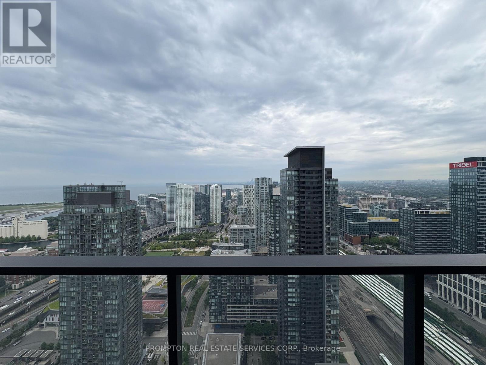 5801 - 3 Concord Cityplace Way, Toronto, Ontario  M5V 0X4 - Photo 9 - C12513672